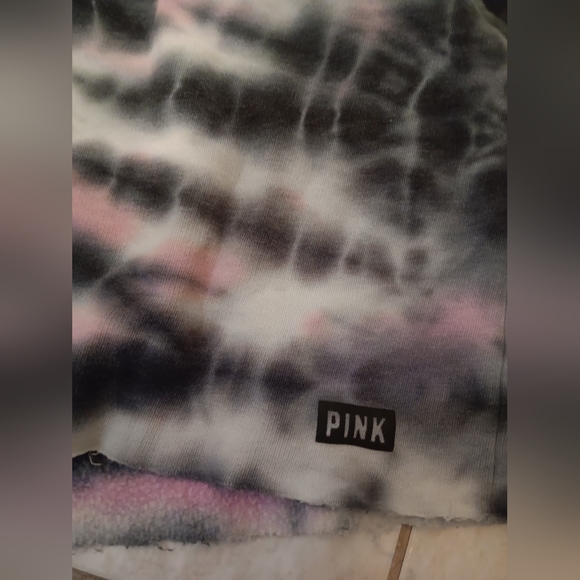 Pink VS Shorts - Picture 3 of 3